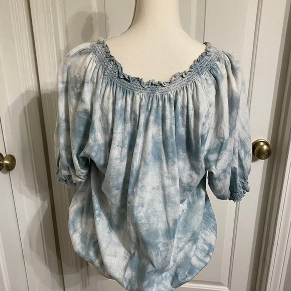 L Vintage Dress Barn Top w/Embroidered front and Rhinestones - Picture 6 of 11